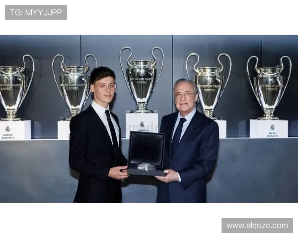 与女友共赴伯纳乌见证居莱尔荣膺全场最佳瞬间的荣耀时刻